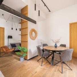 Edinburgh loft-style apartments, hotel di Jūrmala
