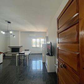 Luminoso appartamento - Parking, hotel en Morena