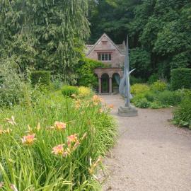 Quirky, romantic cottage with garden in Wye Valley, Hotel in Ross-on-Wye