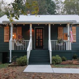 Leipers Fork Village Bungalow with Hot Tub & Firepit, hotel din Franklin