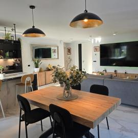 Rozna Retreat