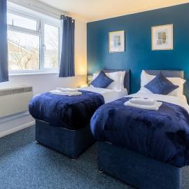 Cambridge House near Addenbrookes, station and parking!