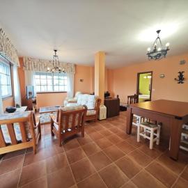 Casa rural con jardín y vistas al mar