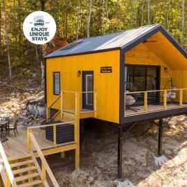 Blooming Redbud Treehouse with private hot tub, hotel Wildwoodban