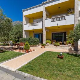 Apartments with parking space Duce, Omis - 2778