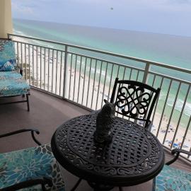 AQUA 1504 Beachfront condo with Free Beach Chairs