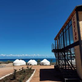 Yurt camp Chyrak, hotel di Tong