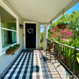 Cozy sanctuary minutes from the bay and beaches