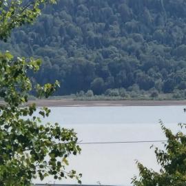 Eco Cottages Shaori Lake, ξενοδοχείο σε Nikortsminda