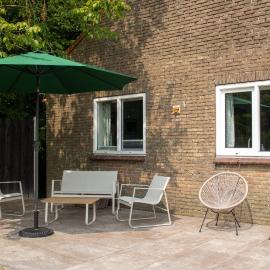 Koetshuis, hotel di Nes