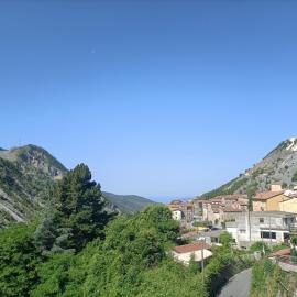 In the heart of the Apuan Alps with terrace