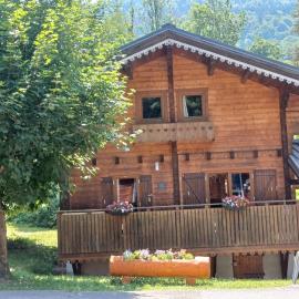 Châlet CARIBOU 74 avec Piscine Chauffée, hotel a Morillon