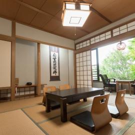 Miyajima Guest House Mikuniya, hotel di Miyajima