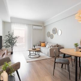 Spacious Luxury Apartment Near Piraeus Port, hotel v destinaci Piraeus