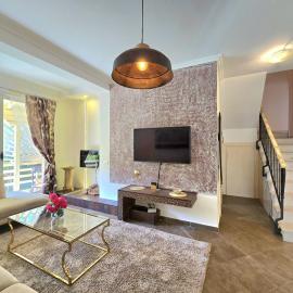 Lura 1 Holiday House 235, hotel in Lalzit Bay