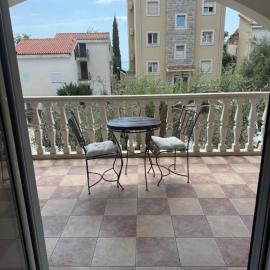 Studio Sea View Steps to Przno beach w Parking Villa Olive, Hotel in Pržno