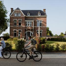 B&B het Notarishuis - authentiek verblijf nabij Maastricht, hotel in Voeren