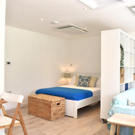 Open Plan Dog Friendly Annexe Sleeping 2 I Near Local Beaches & Chichester with FREE Parking, hotel a Donnington