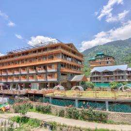 Snow Flakes Resort And Spa Centrally Heated Luxury Resort, hotel in Manāli