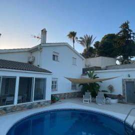 Villa with Private Pool & Hot tub, hotel em Fortuna