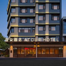 Atour Hotel Qingdao Wusi Square Minjiang Road, hotelli kohteessa Qingdao