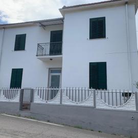 casa Iris, Hotel in Castelferrato
