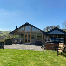 Red Kite Cottage, hotel in Llangunllo