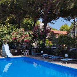 Hotel Zani: Cervia'da bir otel