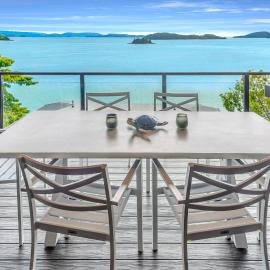 Shorelines 31 Renovated Upmarket Two Bedroom Apartment With Ocean Views And Buggy, hotel in Hamilton Island