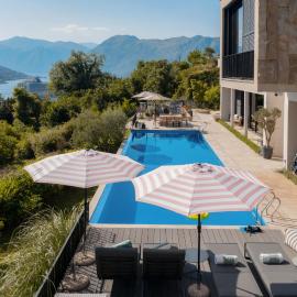 Villa Invicta with 17m pool and bay view