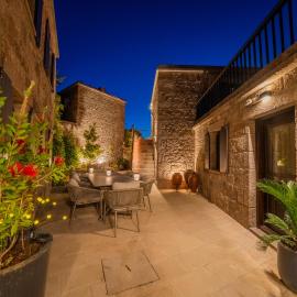 Buyan Han, hotel Ayvacıkban