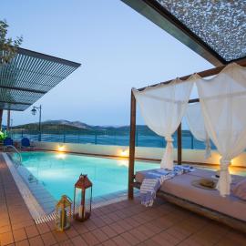 SALTY BREEZE Beachfront Villa