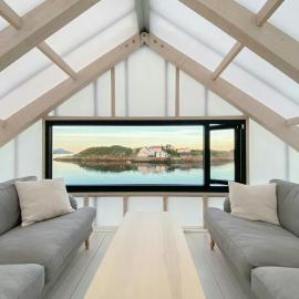 Modern Seaside House In Henningsvær, hotel in Henningsvær