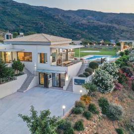 Villa Kedria with a panoramic ocean view, hotel en Suda