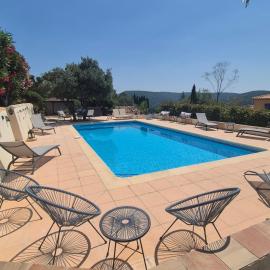 Gites Colline De Sollies, hôtel à Salernes