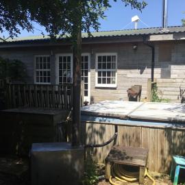Off grid chalet . HOT TUB & SAUNA. Kid friendly. – hotel w mieście Langport