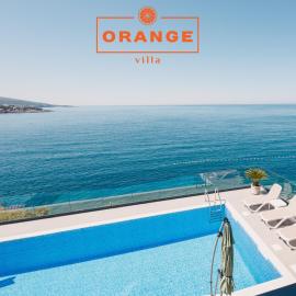 Orange Villa - 7 Bedrooms - 5 Star Location - Views - Pool, hotel in Dobra Voda