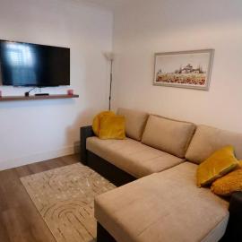 Spacious 3 Bedroom home Watford Junction