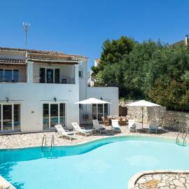 Villa Xanthe - Charming Holiday Villa with Private Heatable Pool in Kassiopi