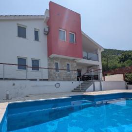 Villa Sunshine – hotel w mieście Lukovo