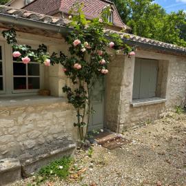 Gîte en pierre 6 personnes avec piscine , entre Bergerac et Saint-Émilion, Hotel in Pineuilh