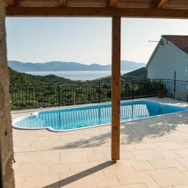 Holiday Home Bacinelle with Pool & Sea View، فندق في غراداك