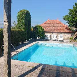 Pequena Casa rústica com piscina, hotel v destinaci Penafiel