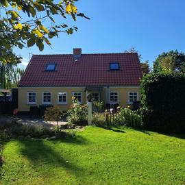 Cosy Brick House Near Bratten Beach, hotel in Strandby