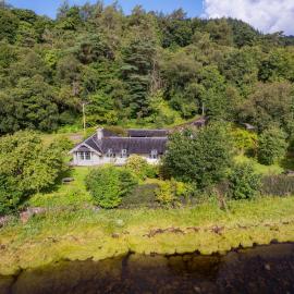 Castle Cottage No 2, hotel en Acharn