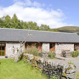 Rowan Tree Cottage - S4216, hotel di Tulchan