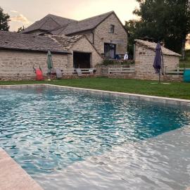 Domaine de Verteilhac Le Jardin de Clémence, 6 personnes piscine chauffée, hotel a Banassac