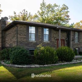 Sleeps 12, Wooded Lot, Near Ark, Great for Family, hotelli kohteessa Williamstown