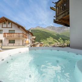 Hotiday Bormio Valdidentro, hotel in Bormio