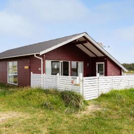 Awesome Home In Harboøre, hotel sa Harboør